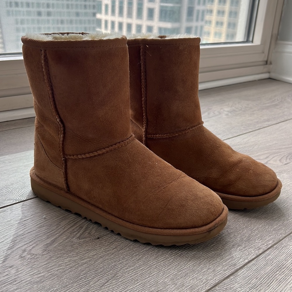 Ugg boots in chestnut. Kids size 5/Women’s size 7.